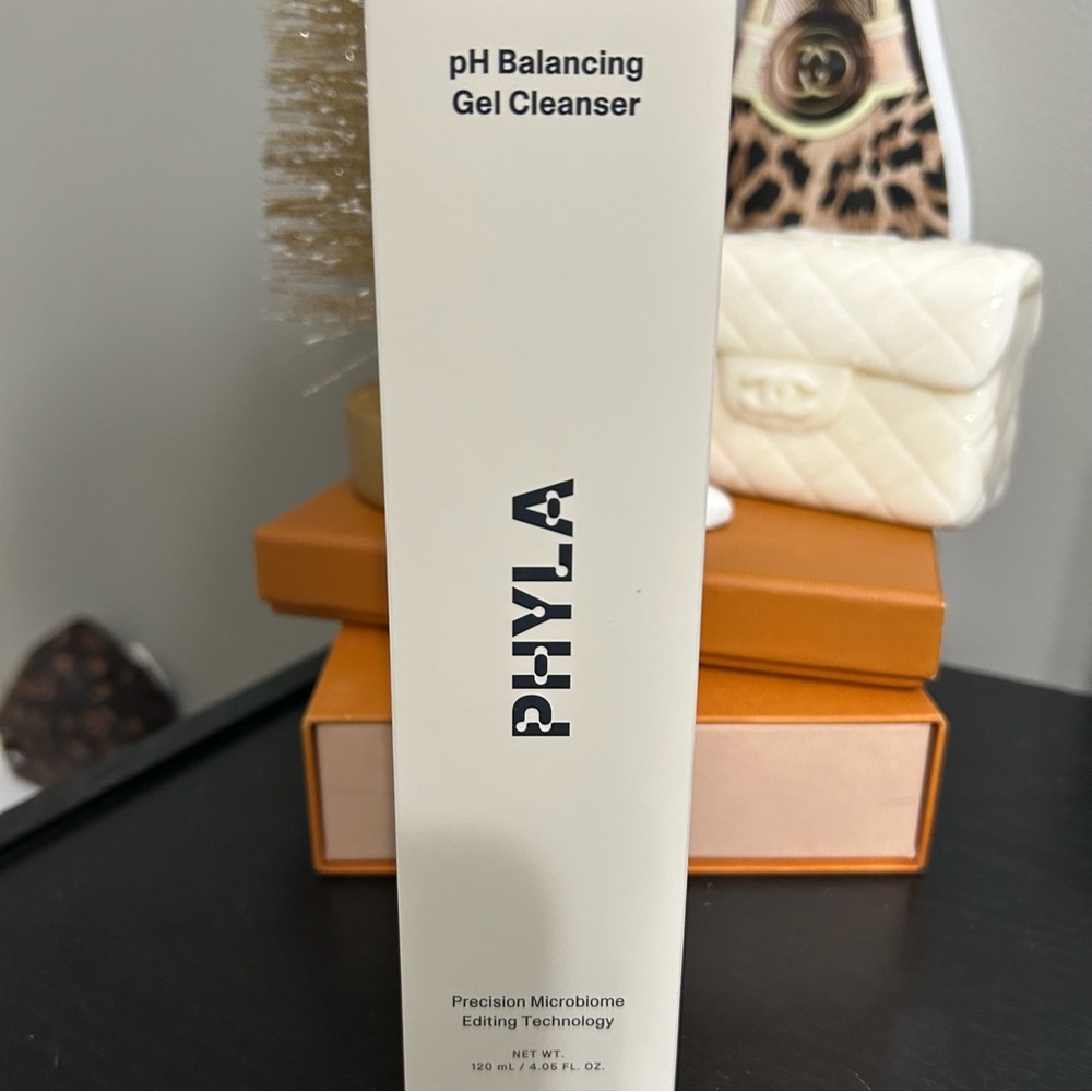 PHYLA pH Balancing Gel Cleanser